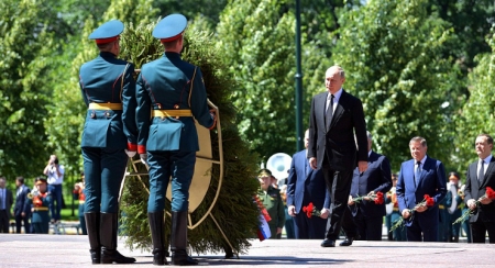 В День памяти и скорби Президент России возложил венок к Могиле Неизвестного Солдата