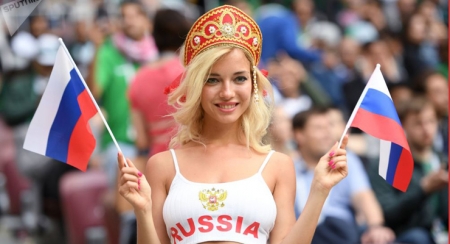 Самые яркие болельщицы ЧМ-2018 в России