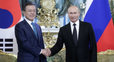 Владимир Путин и Мун Чжэ Ин приняли совместное заявление по итогам встречи в Москве