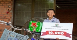 Фонд Дариу вручил почти 200 стипендий бедным студентам в провинции Виньлонг