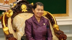 Общество камбоджийско-вьетнамской дружбы передало в дар Вьетнаму 50 тысяч. долларов в борьбы с COVID-19