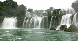 Открылись туристический фестиваль водопада Банжок и фестиваль пения Тхен