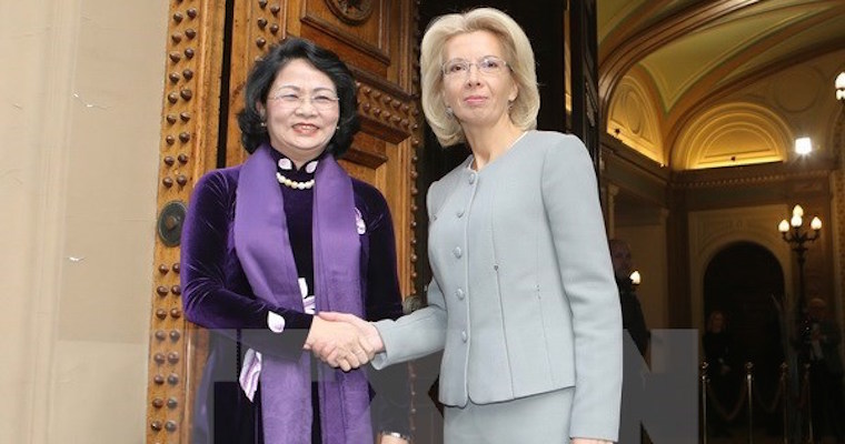 Латвия надеется на развитие многогранного сотрудничества с Вьетнамом