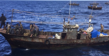 Российские пограничники задержали в Японском море еще 64 браконьера из КНДР