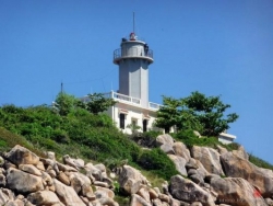 Белый маяк Хонтют - идеальное место для осмотра панорамного вида бухты Камрань