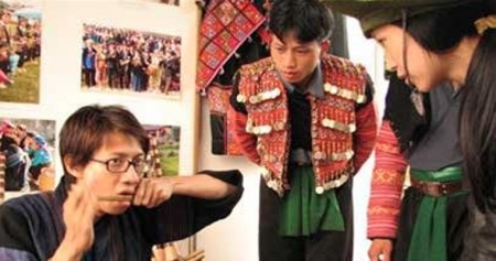 Губной музыкальный инструмент помогает юношам народности Кхому выразить свои чувства любимым девушкам