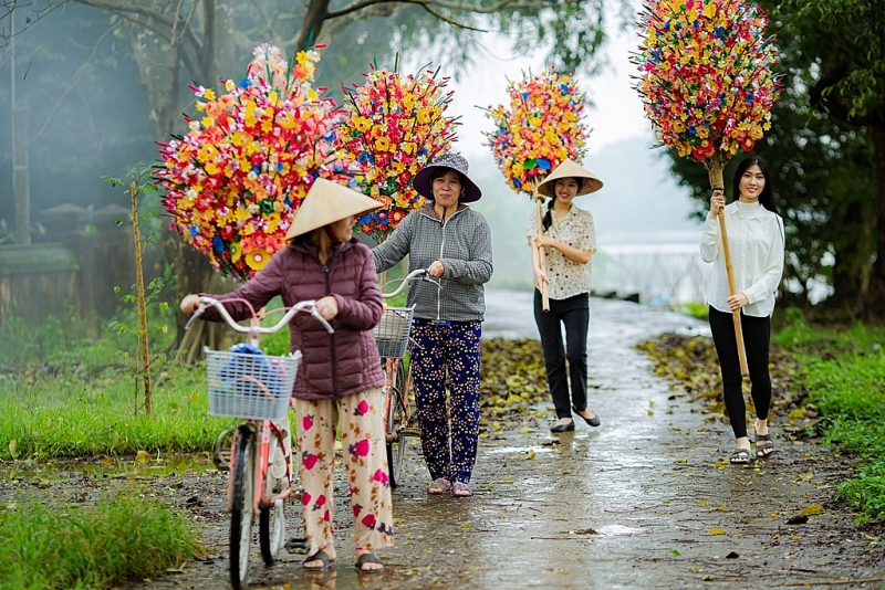 Цветы весны в деревне бумажных цветов Тханьтьен