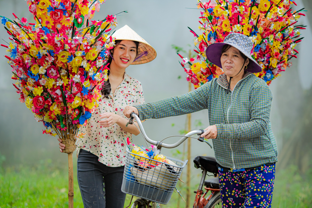 Цветы весны в деревне бумажных цветов Тханьтьен