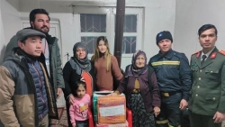 Разделение трудностей вьетнамцев, пострадавших от землетрясения в Турции