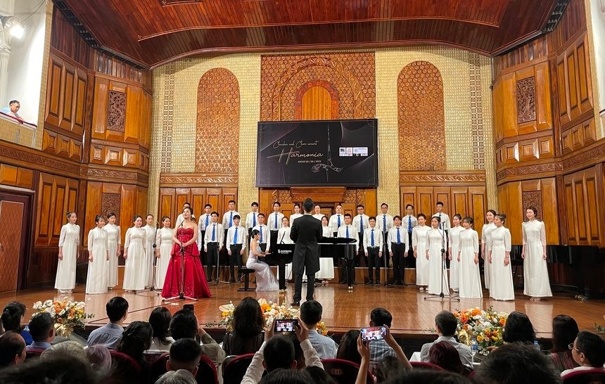 Концерт культурного обмена между Вьетнамом и Румынией