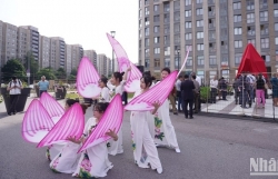 Подготовка к церемонии открытия памятника Дяде Хо в Санкт-Петербурге