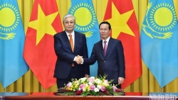 Президент Во Ван Тхыонг возглавил официальную церемонию приветствия Президента Республики Казахстан