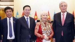 Президент Казахстана встретился со своим вьетнамскими однокурсниками в Ханое