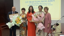 Награждение зарубежных вьетнамцев за выдающийся вклад в развитие Дананга
