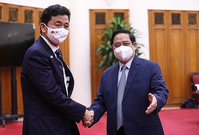 Премьер-министр Вьетнама поблагодарил Японию за поддержку Вьетнама более чем 3 млн доз вакцин против COVID-19