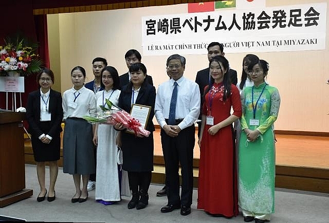 Церемония открытия Общества вьетнамцев в Миядзаки