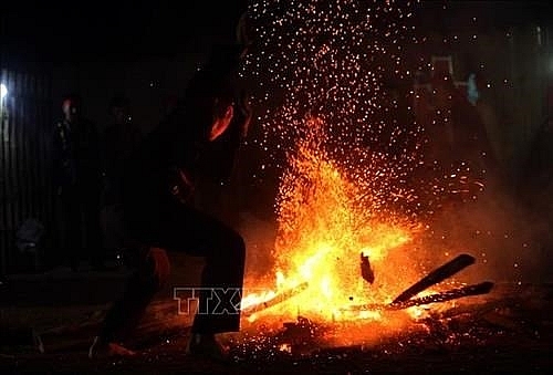 Фестиваль огненного танца народа Зао в деревне Хуойсау