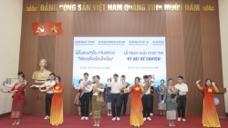 Церемония вручения премии «Исторические памятные вещи»: Трогательные моменты Вьетнамско- лаосской дружбы.