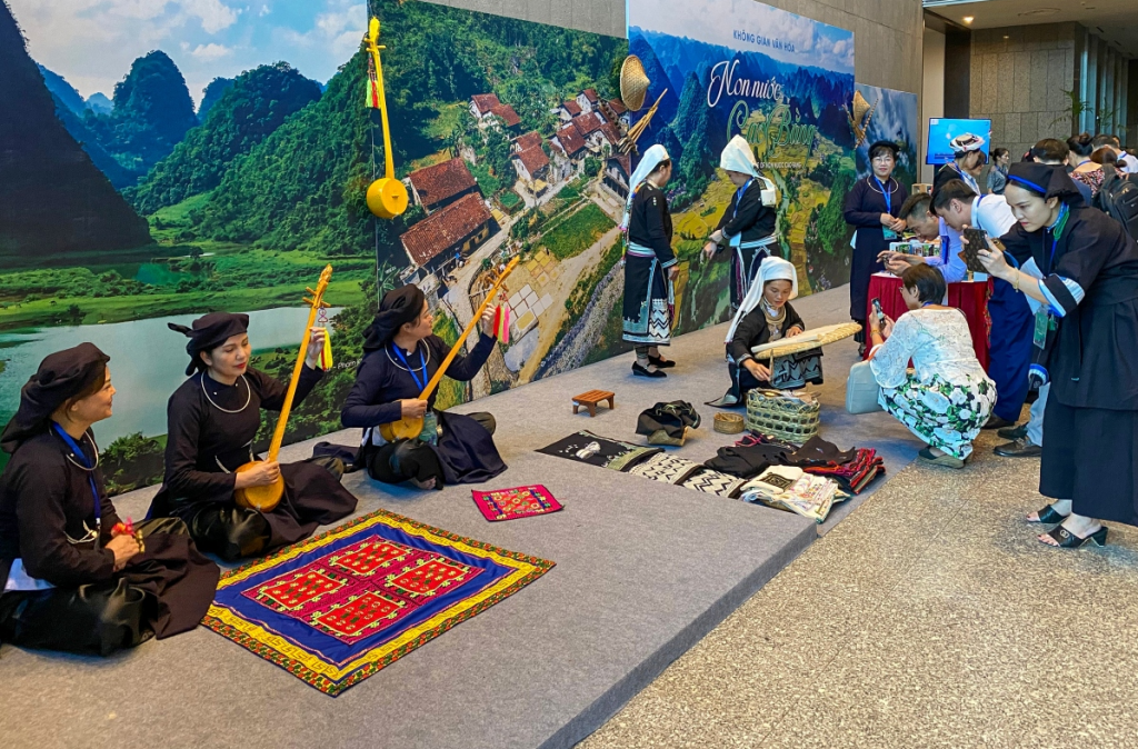Фото: Культурно-туристические ознакомительные мероприятия на конференции «Пункт назначения Каобанг – Связь и развитие».