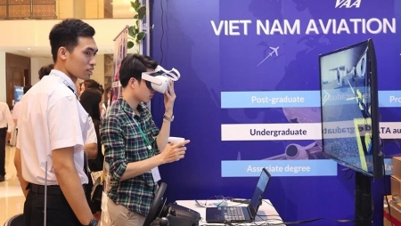 Открытие 3-й Вьетнамской международной авиационной выставки и конференции