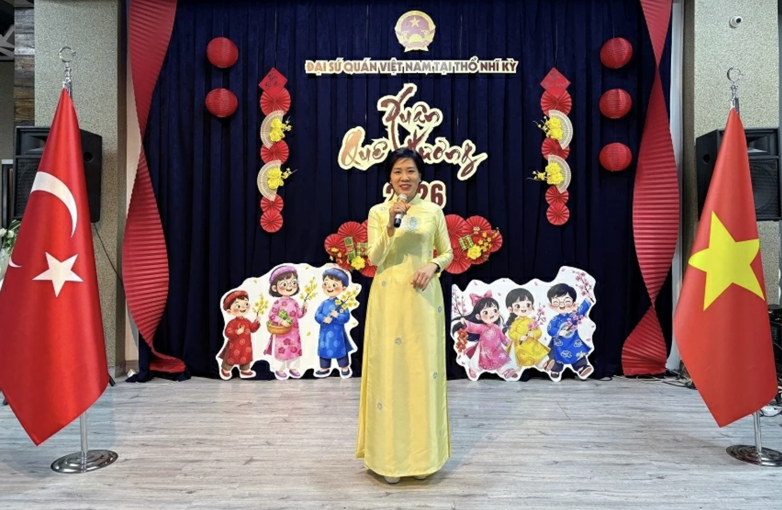 Посол Данг Тхи Тху Ха выступила с речью на этом мероприятии.