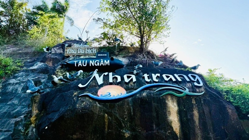 Общий вид туристического комплекса «Tàu ngầm Nha Trang Impression» в провинции Кханьхоа. Общий вид туристического комплекса «Tàu ngầm Nha Trang Impression» в провинции Кханьхоа.