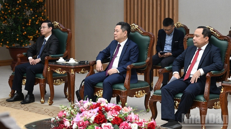 Члены делегации Коллегии Евразийской экономической комиссии на встрече. (Фото: Чан Хай)