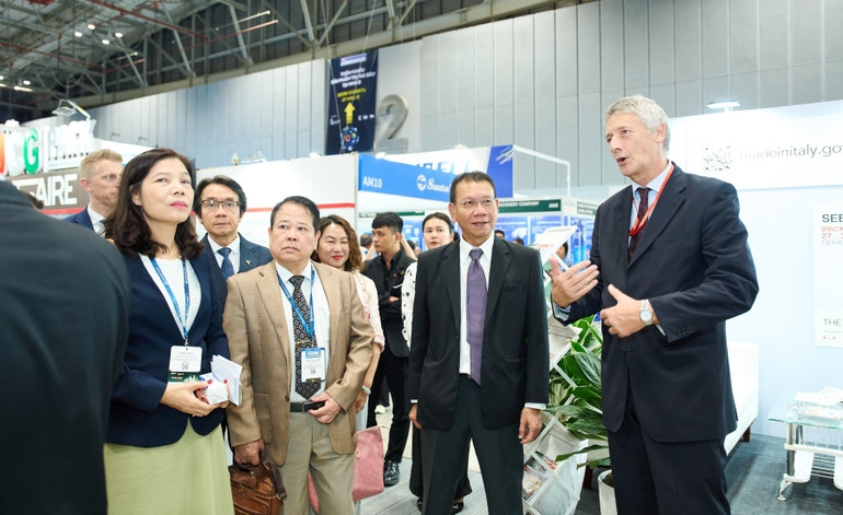 Посетители на выставке ProPak Vietnam 2025.