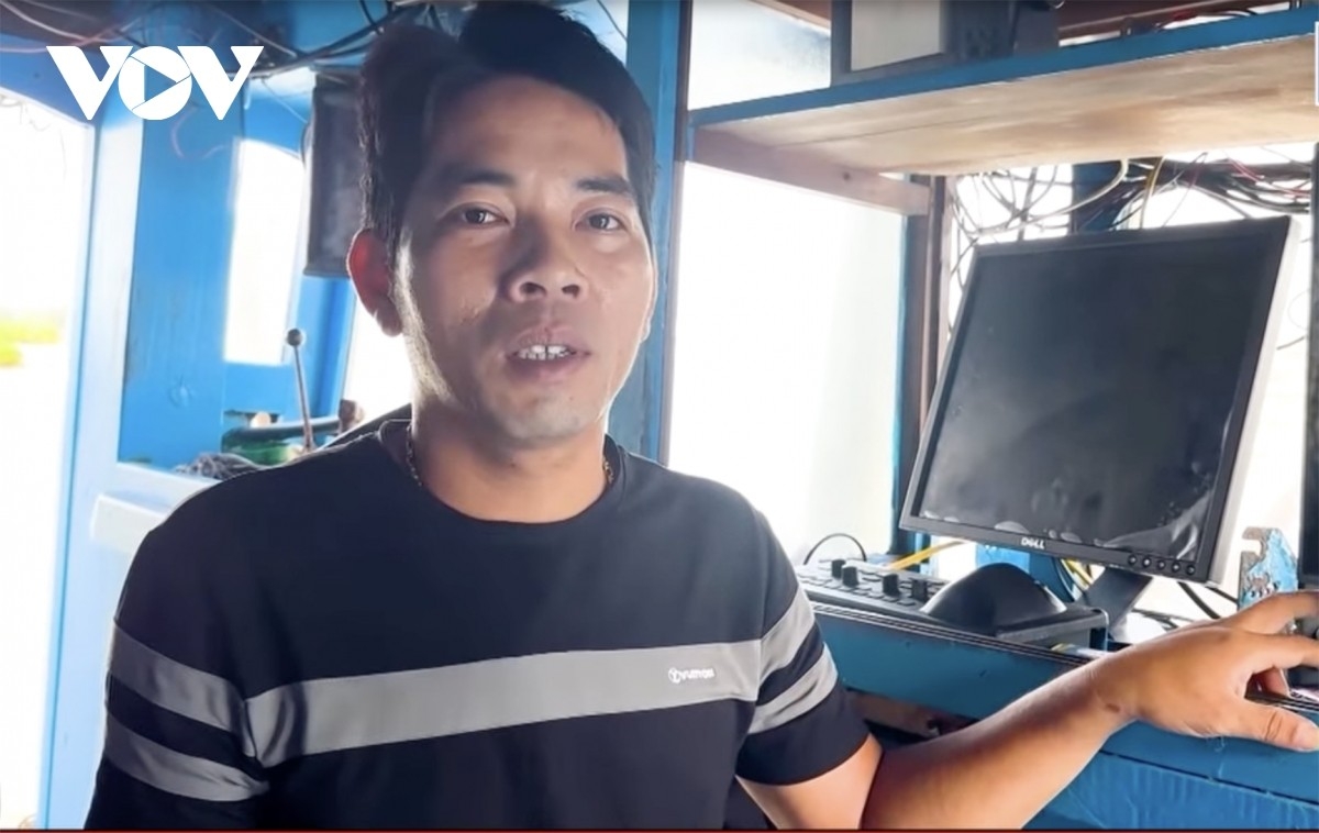 Рыбак До Тан Выонг на своём рыболовном судне.