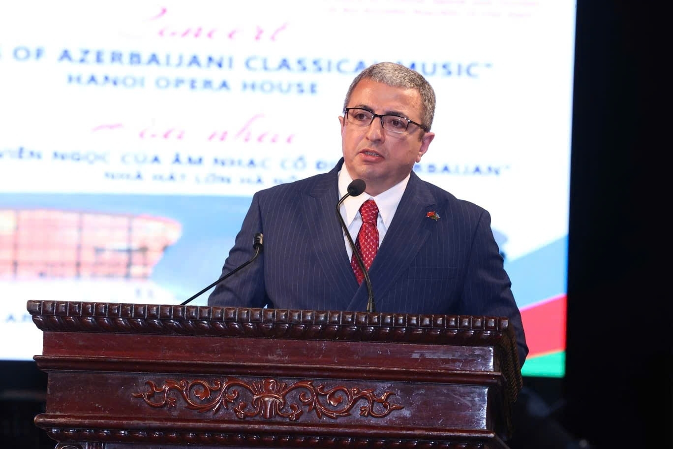 Чрезвычайный и Полномочный Посол Азербайджана во Вьетнаме Шовги Камал оглу Мехдизаде. (Фото: Посольство.) Чрезвычайный и Полномочный Посол Азербайджана во Вьетнаме Шовги Камал оглу Мехдизаде. (Фото: Посольство.)