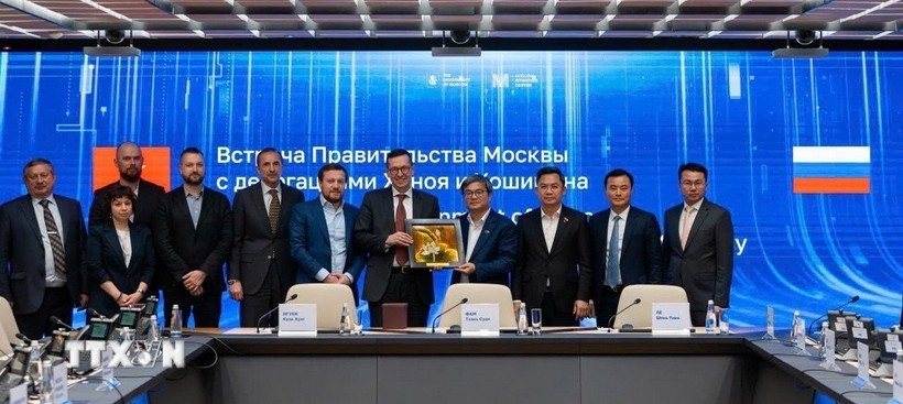 Делегации двух стран на совместном фото. (Фото: ВИА)