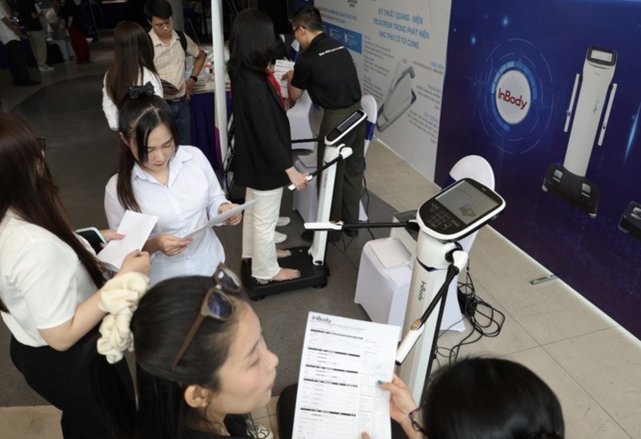 Русский: Технологические решения в медицинской отрасли, представленные на мероприятии. Фото: Фук Уен.