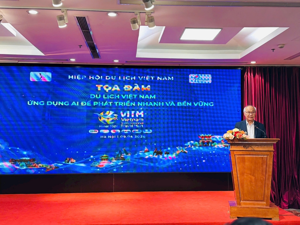 Председатель Вьетнамской ассоциации туризма выступает на семинаре. Председатель Вьетнамской ассоциации туризма выступает на семинаре.