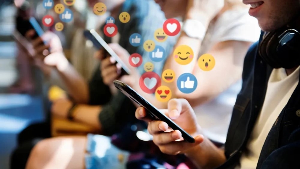 Помимо полезной информации, в социальных сетях распространён и вредный контент, поэтому пользователям необходимо уметь защищаться от него.