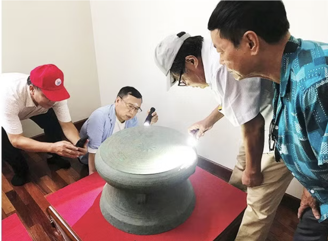 Необходимо совершенствовать нормативную базу для поощрения сбора, сохранения и популяризации культурных артефактов, находящихся в частной собственности.