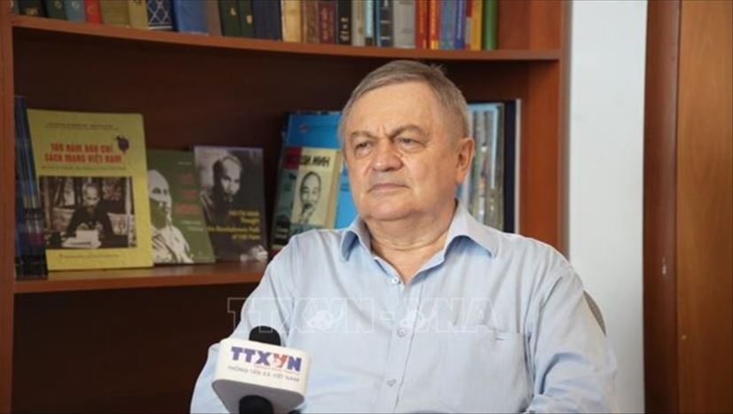 Доктор Анатолий Соколов, сотрудник Института востоковедения Российской академии наук, отвечает на вопросы корреспондента Вьетнамского информационного агентства. Источник фото: Чан Хай / корреспондент Вьетнамского информационного агентства в России. Доктор Анатолий Соколов, сотрудник Института востоковедения Российской академии наук, отвечает на вопросы корреспондента Вьетнамского информационного агентства. Источник фото: Чан Хай / корреспондент Вьетнамского информационного агентства в России.