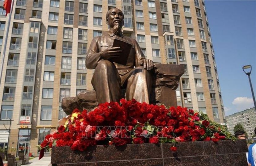 Памятник президенту Хо Ши Мину в городе Санкт-Петербург, Российская Федерация. Источник фото: Зуй Чинь / Вьетнамское информационное агентство. Памятник президенту Хо Ши Мину в городе Санкт-Петербург, Российская Федерация. Источник фото: Зуй Чинь / Вьетнамское информационное агентство.