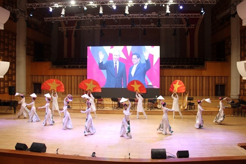 Один из номеров представления, отражающий особенности вьетнамской культуры, будет исполнено на Днях культуры Вьетнама в Российской Федерации в 2024 году.