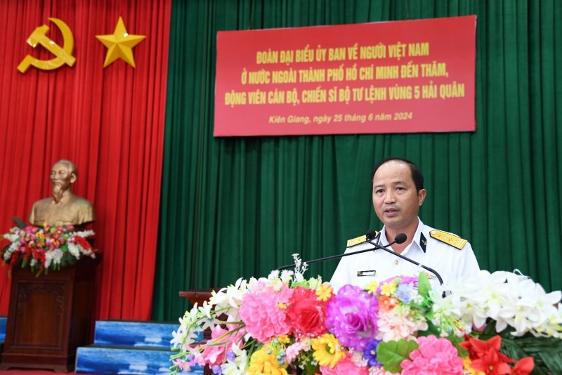 Полковник Лыонг Куок Ань представил некоторые из основных особенностей юго-западных вод. (Фото: Ван Динь)