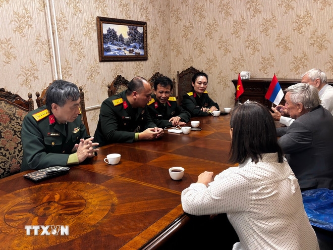 При написании книги военные авторы брали интервью у бывших советских экспертов. (Фото: Тэм Ханг/TTXVN)