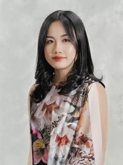 Г-жа Тран Туи Тхиен Ким, родившаяся в 1997 году в Ханое, получила степень бакалавра сравнительного литературоведения и магистра кинопроизводства в области документальных жанров и этнологии/антропологии изображения в Калифорнийском университете. (Фото предоставлено NVCC) Г-жа Тран Туи Тхиен Ким, родившаяся в 1997 году в Ханое, получила степень бакалавра сравнительного литературоведения и магистра кинопроизводства в области документальных жанров и этнологии/антропологии изображения в Калифорнийском университете. (Фото предоставлено NVCC)