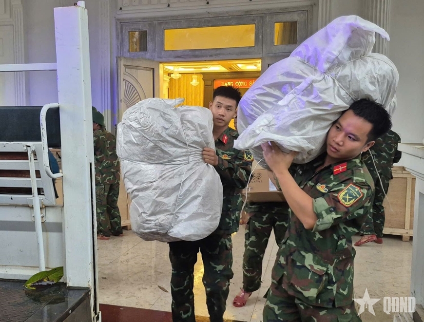 Министерство здравоохранения города Хюэ распределяет помощь местным подразделениям. Министерство здравоохранения города Хюэ распределяет помощь местным подразделениям.