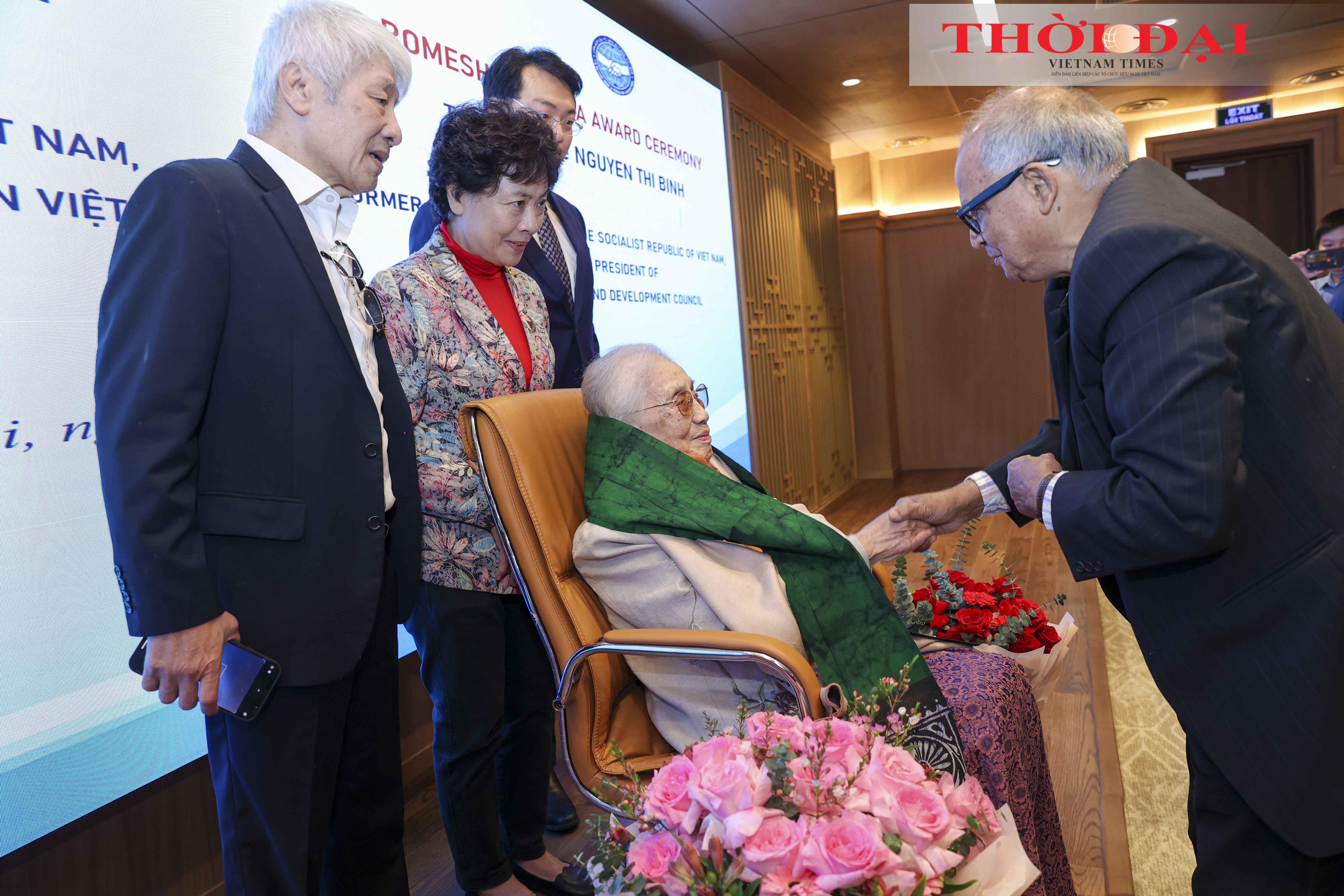 Нгуен Тхи Бинь и Уонг Ту Лыу получили премию мира им. Ромеша Чандры