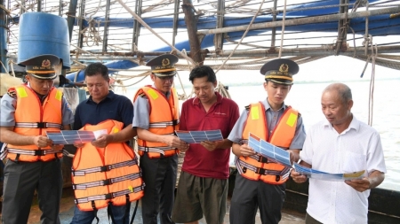 Рыбаки и пограничные войска осуществляют комплексные меры против ННН промысла