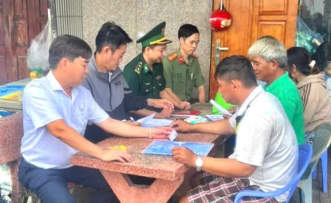 Коммуна Лонгхай проводит «обход каждого дома» для разъяснения правил ННН Коммуна Лонгхай проводит «обход каждого дома» для разъяснения правил ННН-промысла