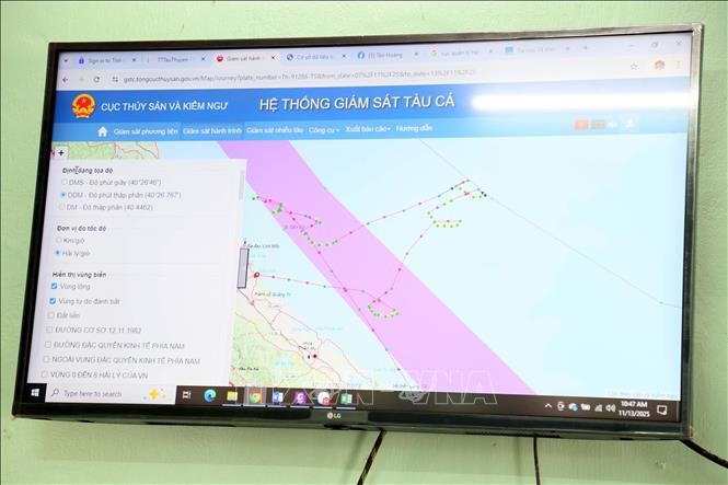 Следить за работой рыболовецких судов в море всегда можно в офисе по контролю за НРП (рыболовный порт Куа-Вьет, Куангтри).