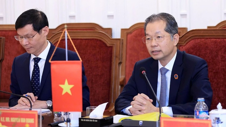 На встрече выступил председатель Верховного народного суда Вьетнама Нгуен Ван Куанг. 