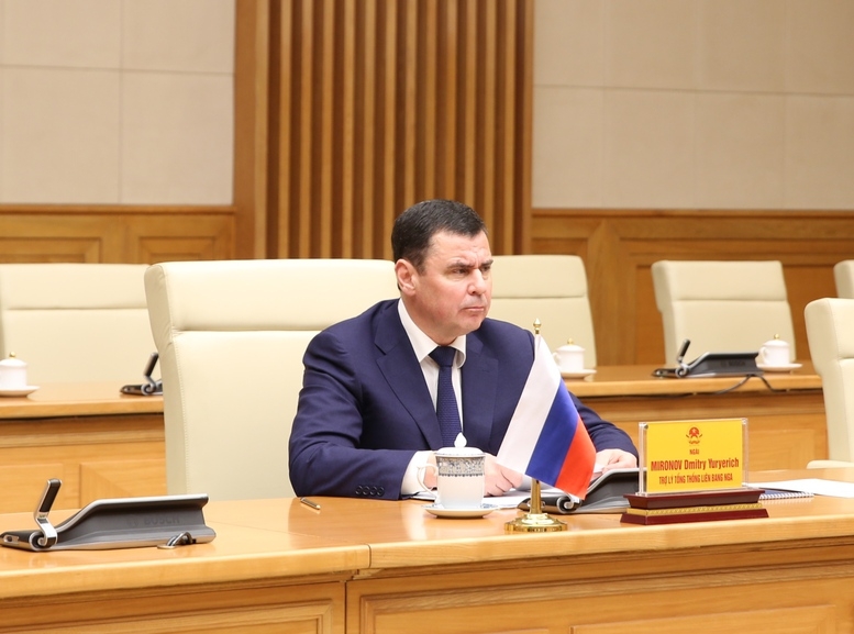 Помощник президента России Миронов Дмитрий информация о деятельности делегации во Вьетнаме; подготовка к подписанию меморандума о сотрудничестве между Инспекцией правительства Вьетнама и Агентством по государственной службе, кадрам и противодействию коррупции при президенте Российской Федерации -фото: VGP / Нгуен Хоанг