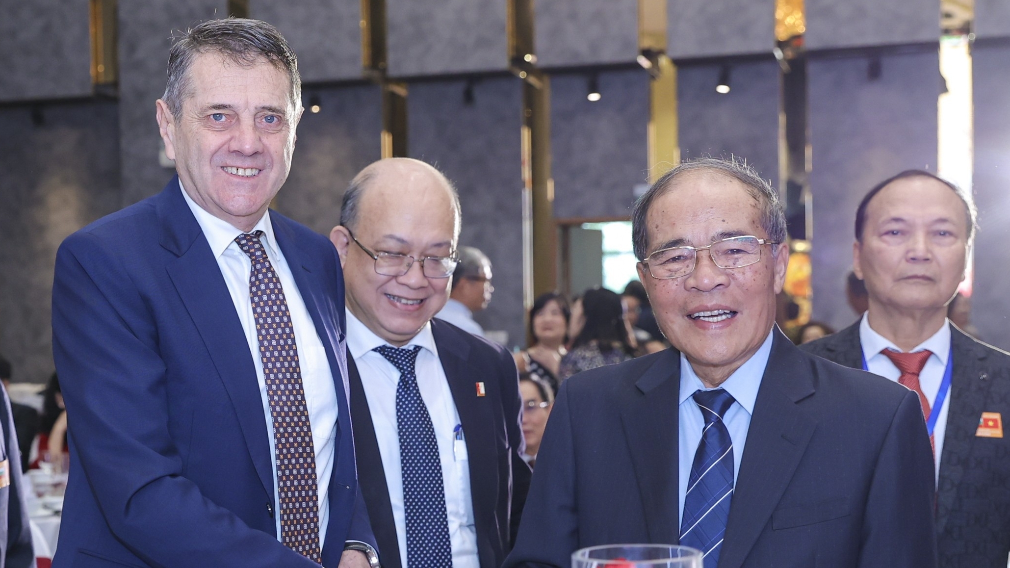 Освещение дружбы Вьетнама и Болгарии