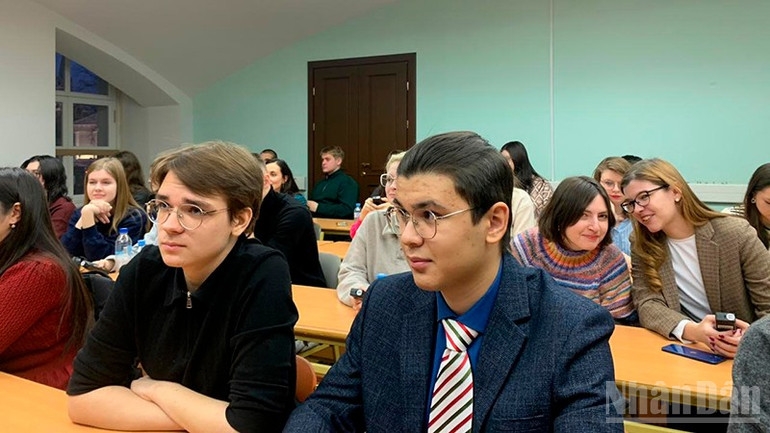  Российские студенты с удовольствием принимают участие в конкурсе.